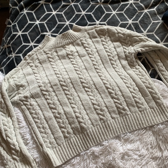 White knit sweater - Picture 2 of 3